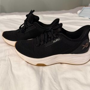 KURU Women's Atom 2 Cloud + Black and White Sneakers Size 8M